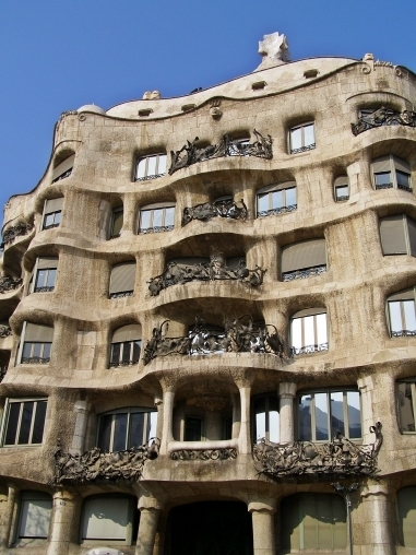 El Parque Güell, la fachada de la Sagrada Familia y el modernismo en el Paseo de Gracia(aprox.3,5 h)