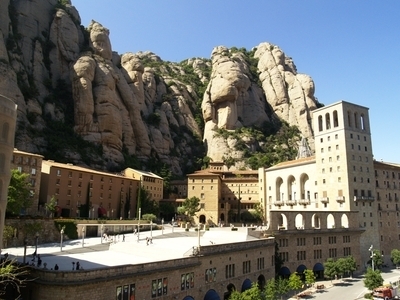 La Montaña y el Monasterio de Montserrat, y la Colonia Güell de Gaudí en Barcelona (aprox. 8 horas)