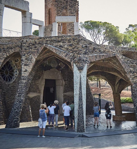 Premium Montserrat y Gaudí