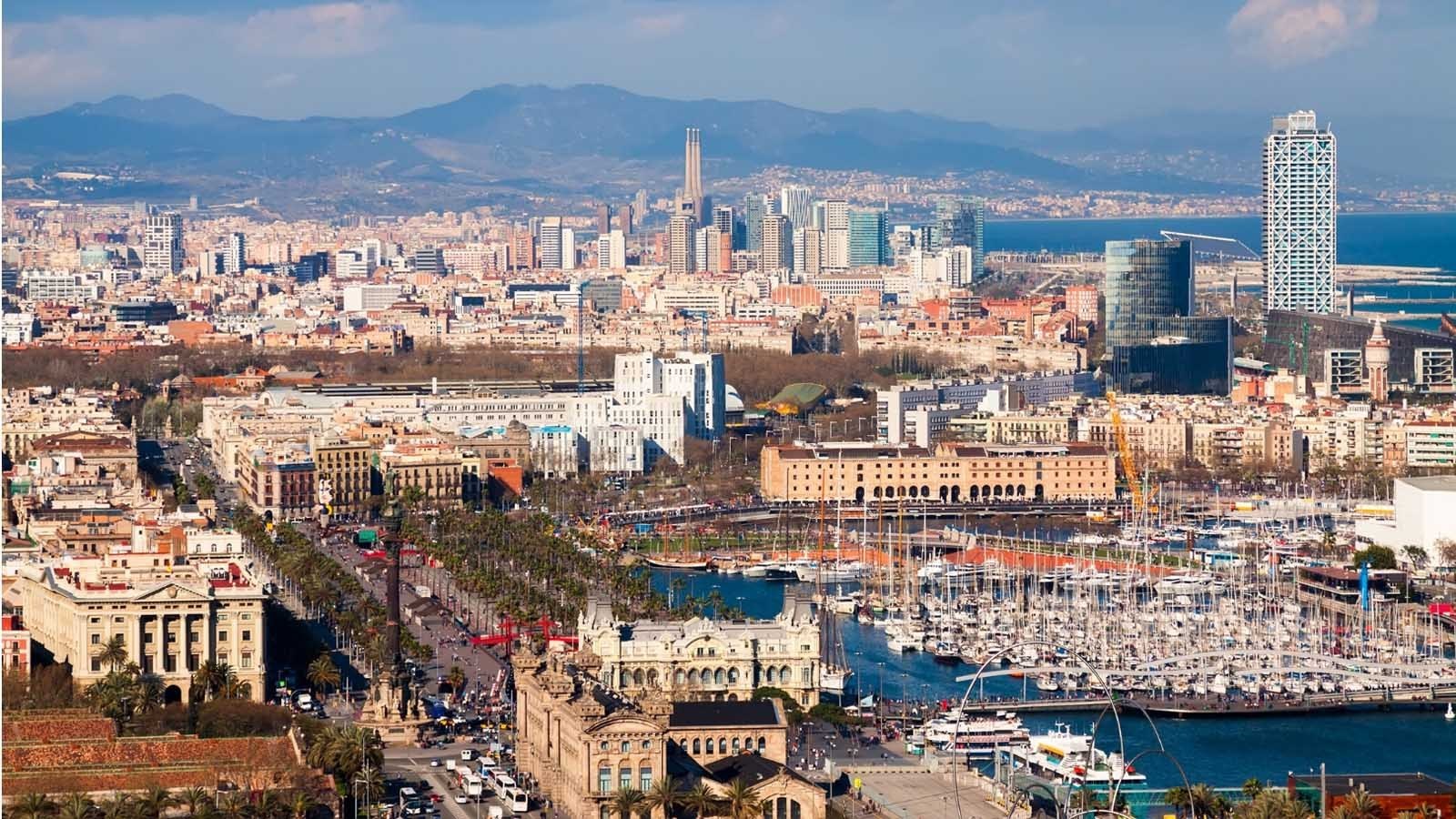 Tour privato per Barcellona Speciale Crociere e transfer in aeroporto (8 ore)