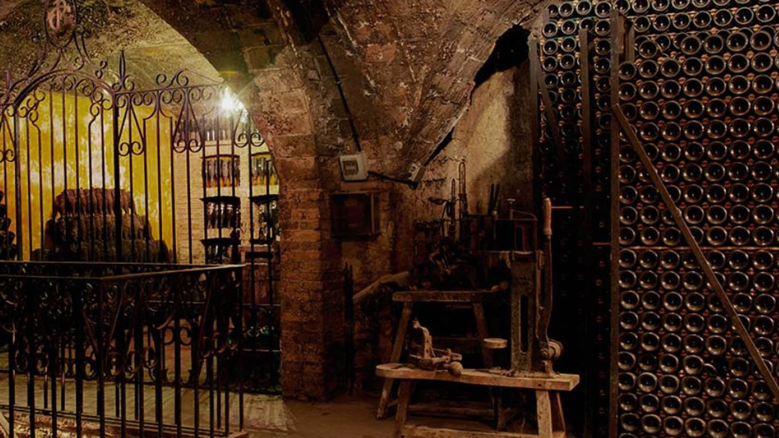 Exclusive Visit to Cavas Gramona and tasting of a 16-year-old cava