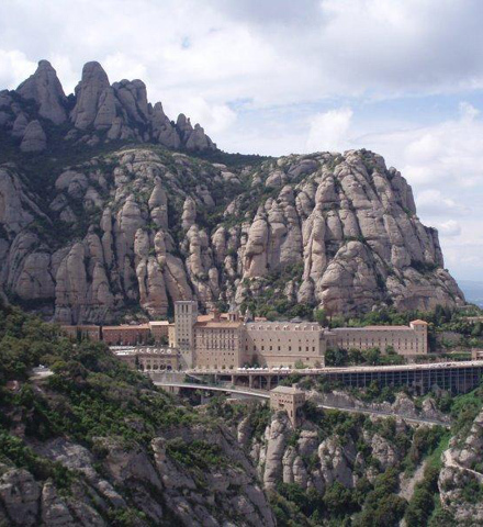 Montserrat, Cavas Codorníu Tour and Sagrada Família Tour (combined tour)