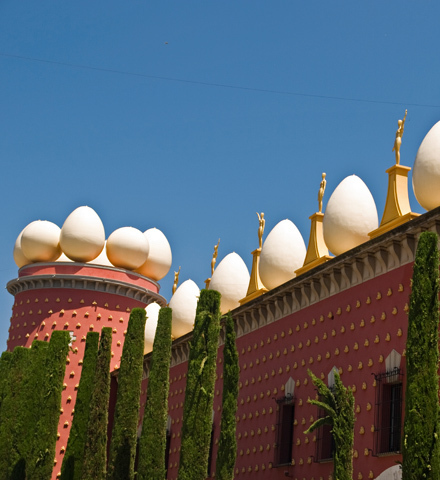 Dalí Museum Tour, by high-speed train