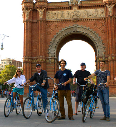 Tour privato in bicicletta per il centro storico e i monumenti modernisti