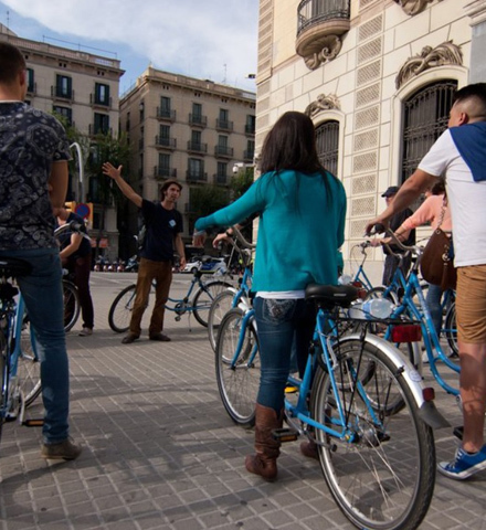 Tour privato in bicicletta per il centro storico e i monumenti modernisti